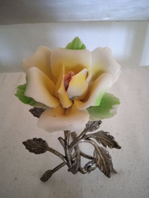 Rose Jaune
En fer forg� � la main
10 cm de haut
7 cm de la 10 Talange (57)