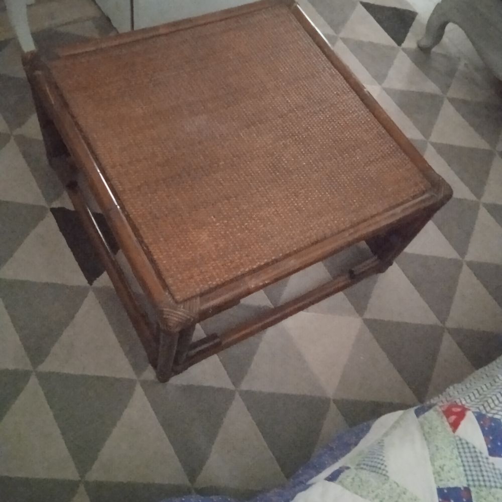 Table basse bambou 64*64 hauteur 35 cm Tr&egrave;s bon &eacute;tat Meubles