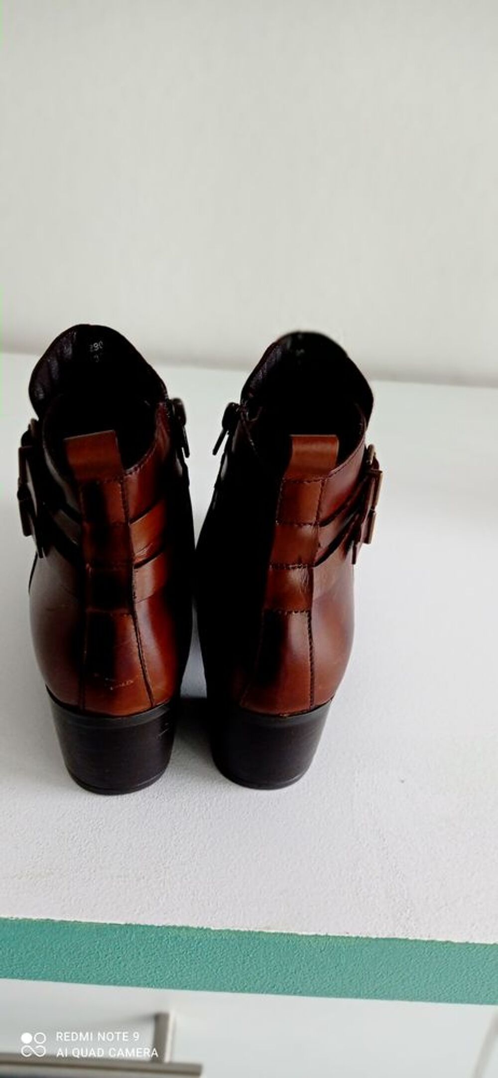 Bottines neuves dessus cuir taille 37 Chaussures