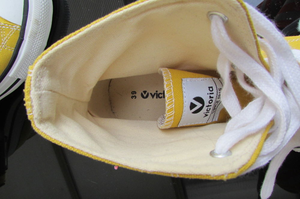 Basket montantes EN TOILE MOUTARDE Victoria TRIBU Chaussures