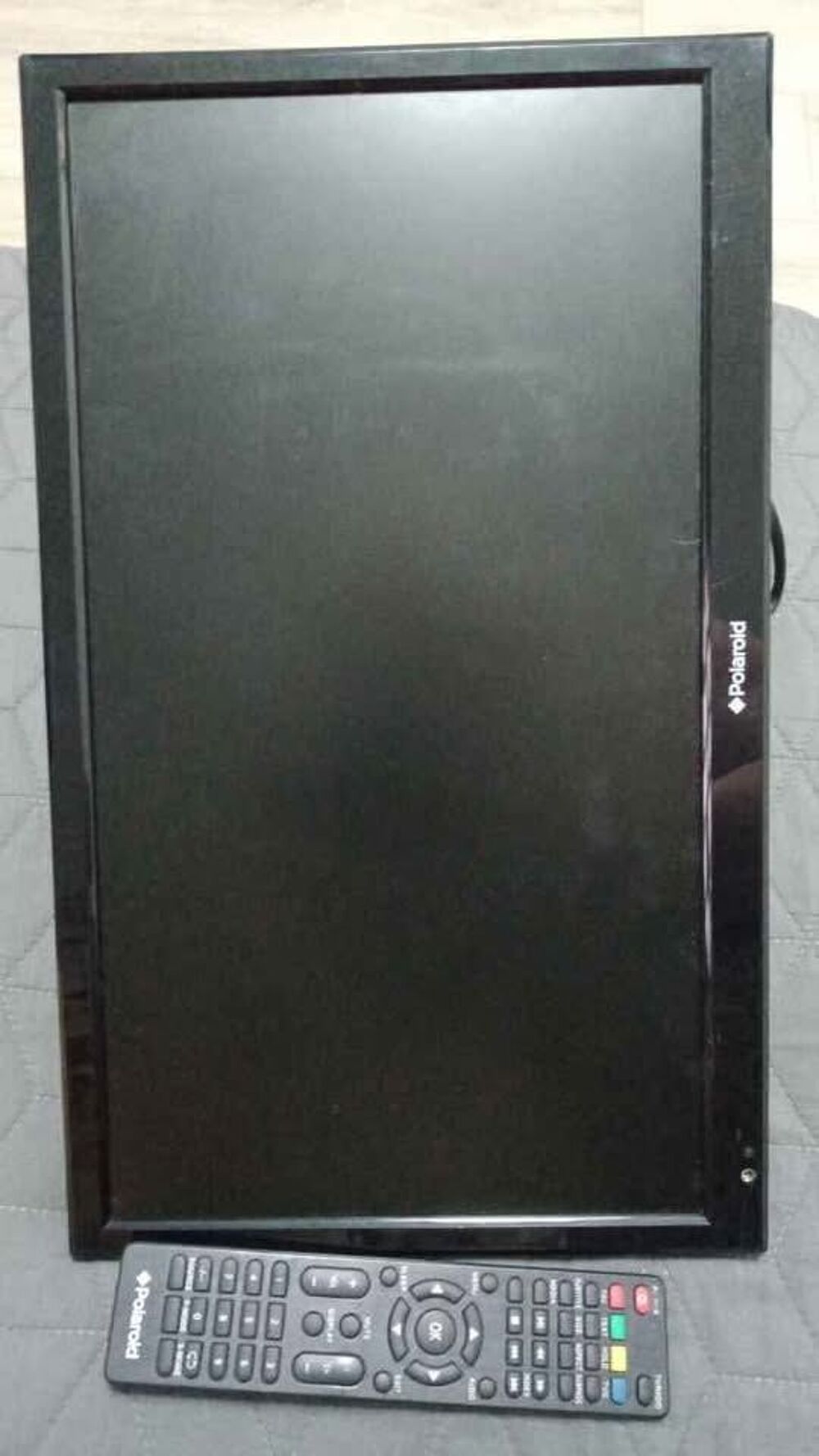 t&eacute;l&eacute;viseur
Petite t&eacute;l&eacute;vision de 24 cm sur 43cm Photos/Video/TV