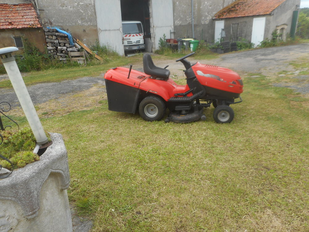 Tracteur tondeuse OLE O MAC 17.5 cv, et 12cv sortie grange Bricolage