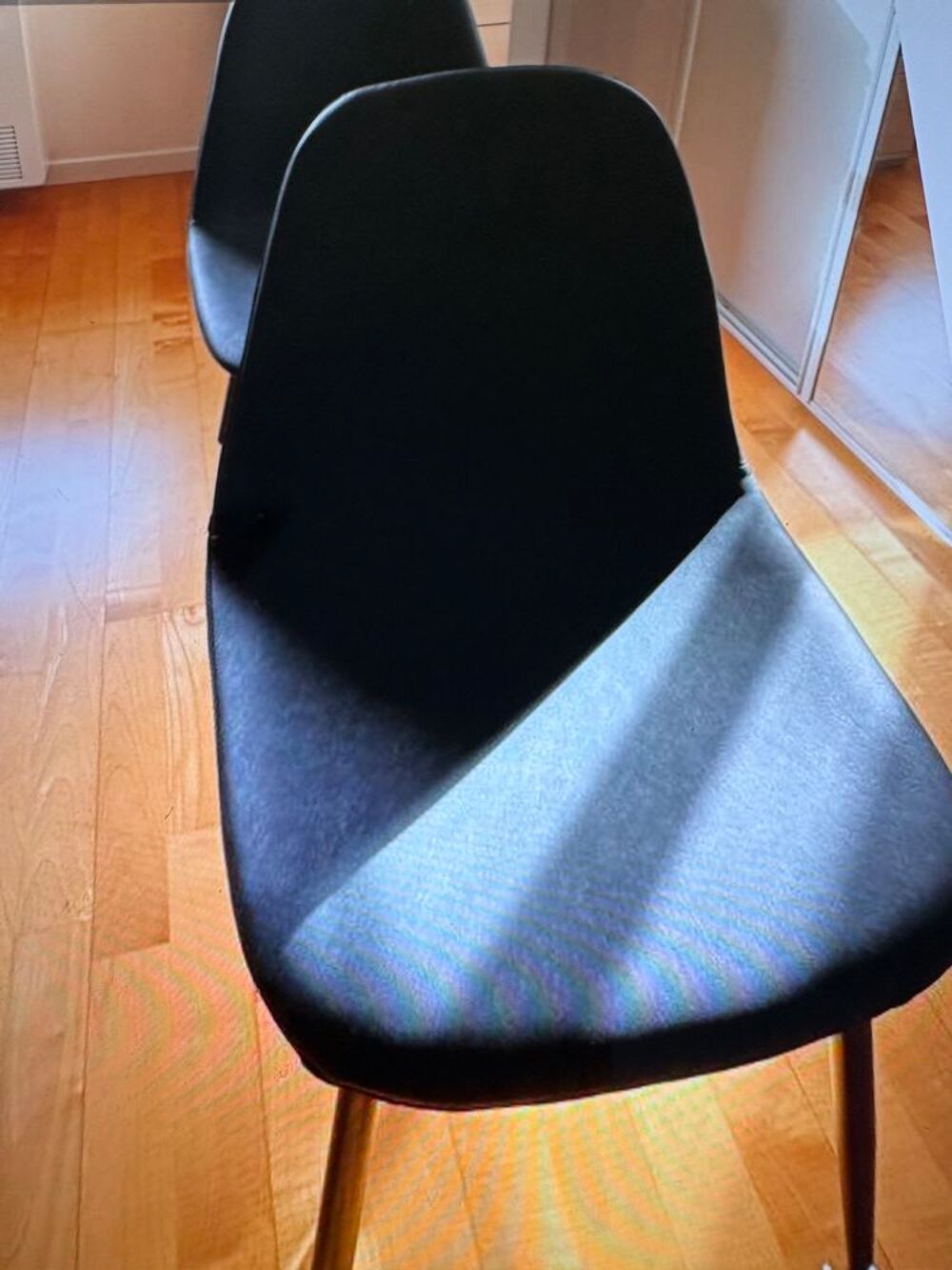 AV 4 chaises noires neuves Meubles