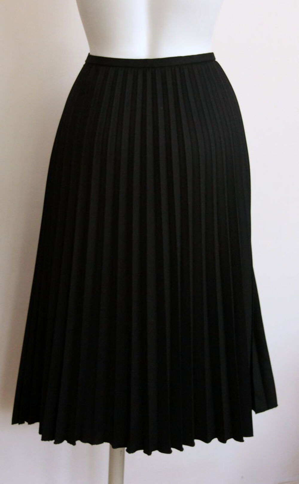 Jupe pliss&eacute;e noire Aquascutum T.L (40/42 Fr)
Vêtements