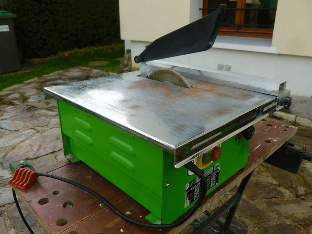 Tron&ccedil;onneuse &agrave; carrelage Bricolage
