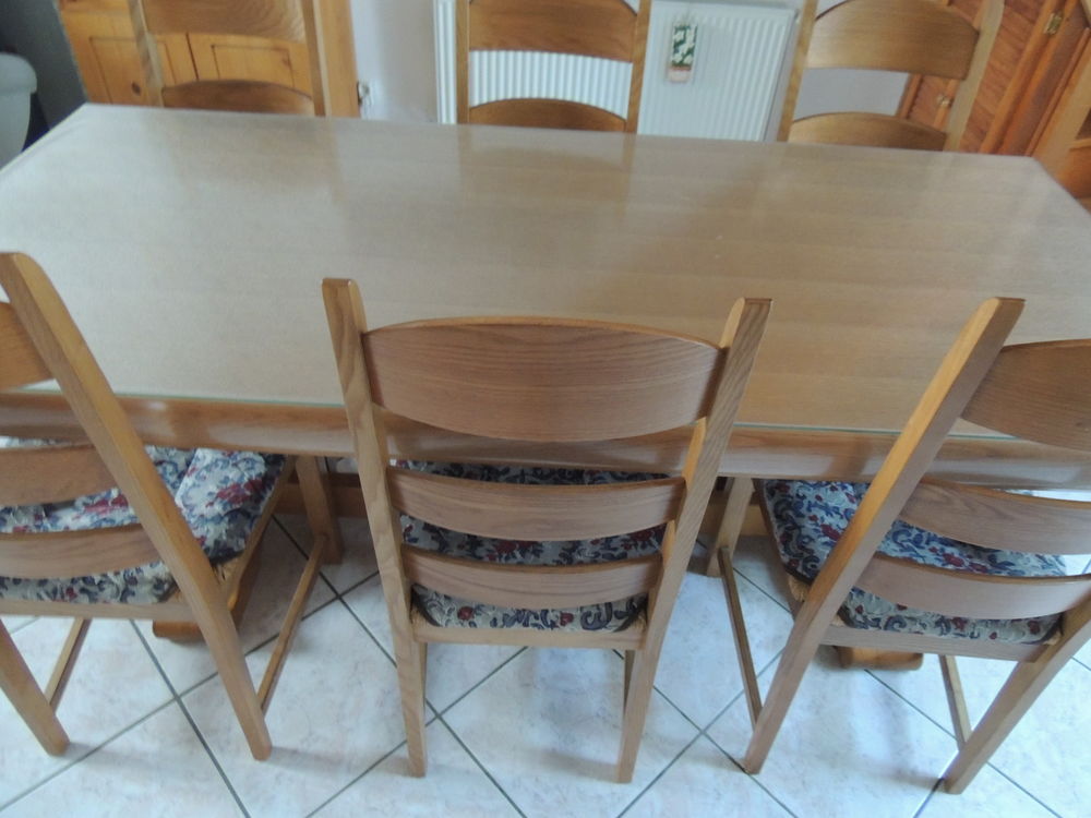  table salle &agrave; manger avec 6 chaises Meubles