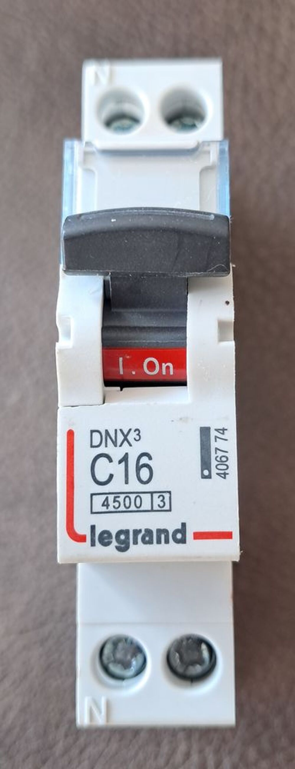ce disjoncteur Legrand C16 (16 A) Bricolage