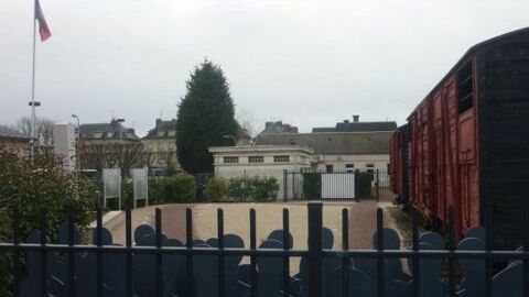 livre reliure en cuir car. OR:Le train de la mort 27 Versailles (78)