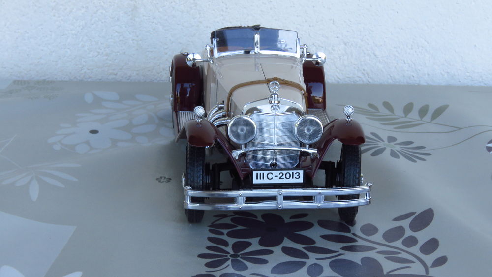 Voiture miniature Mercedes Benz 1/18 