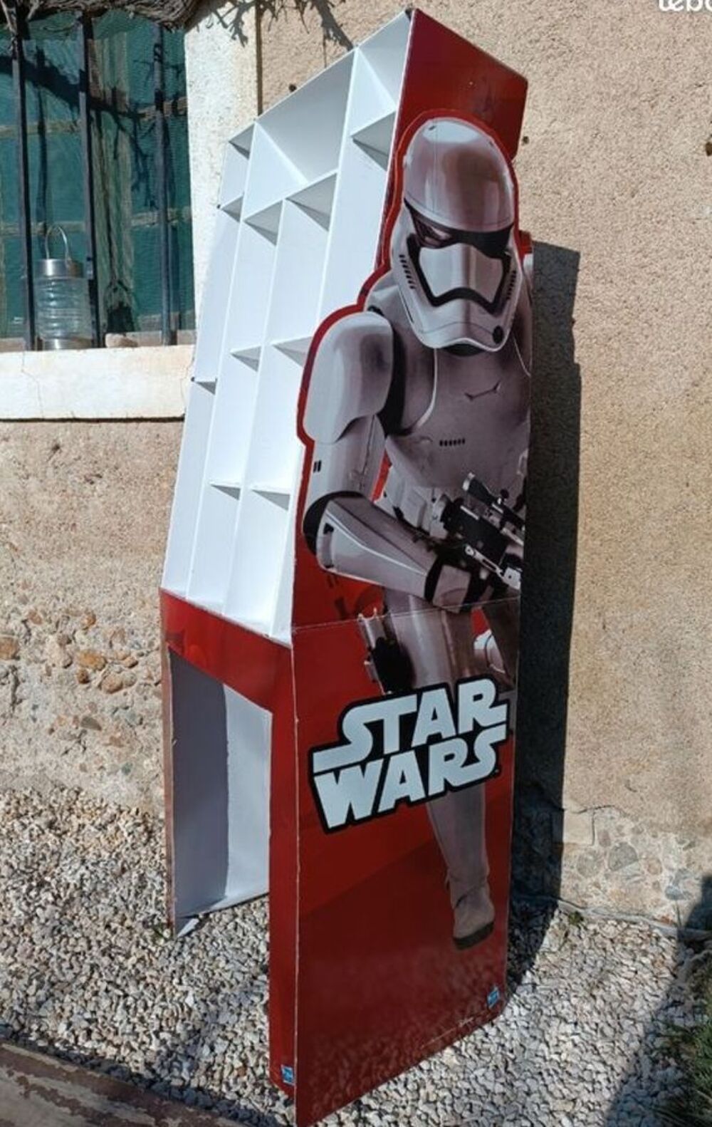 Pr&eacute;sentoir PLV STAR WARS avec Kylo Ren 