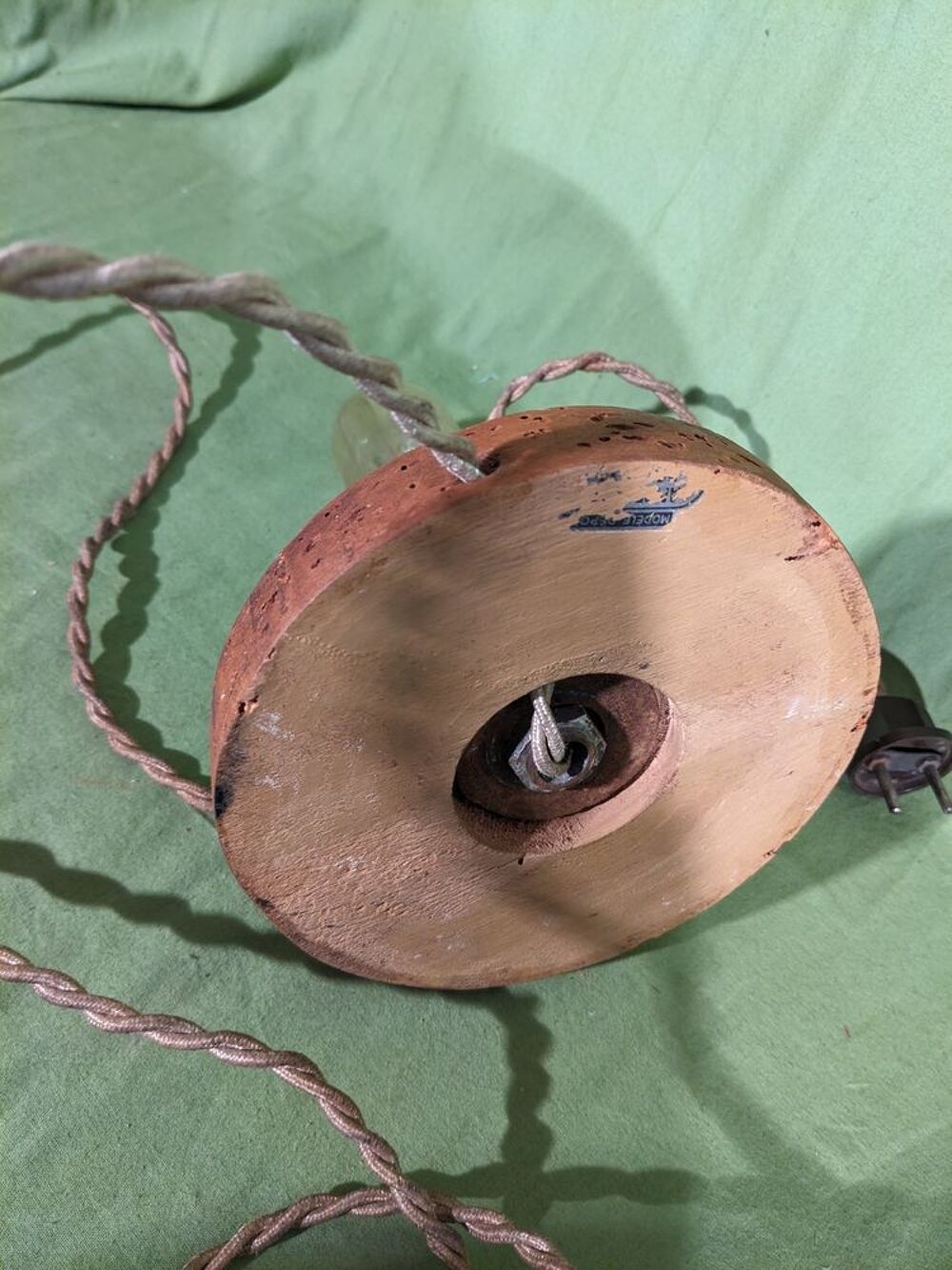 Tr&egrave;s vieille lampe d'atelier avec douille en porcelaine + vi Décoration