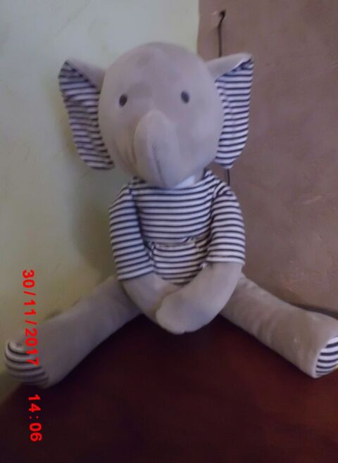 ELEPHANT GRIS ET BLANC OBAIBI 19 Oignies (62)