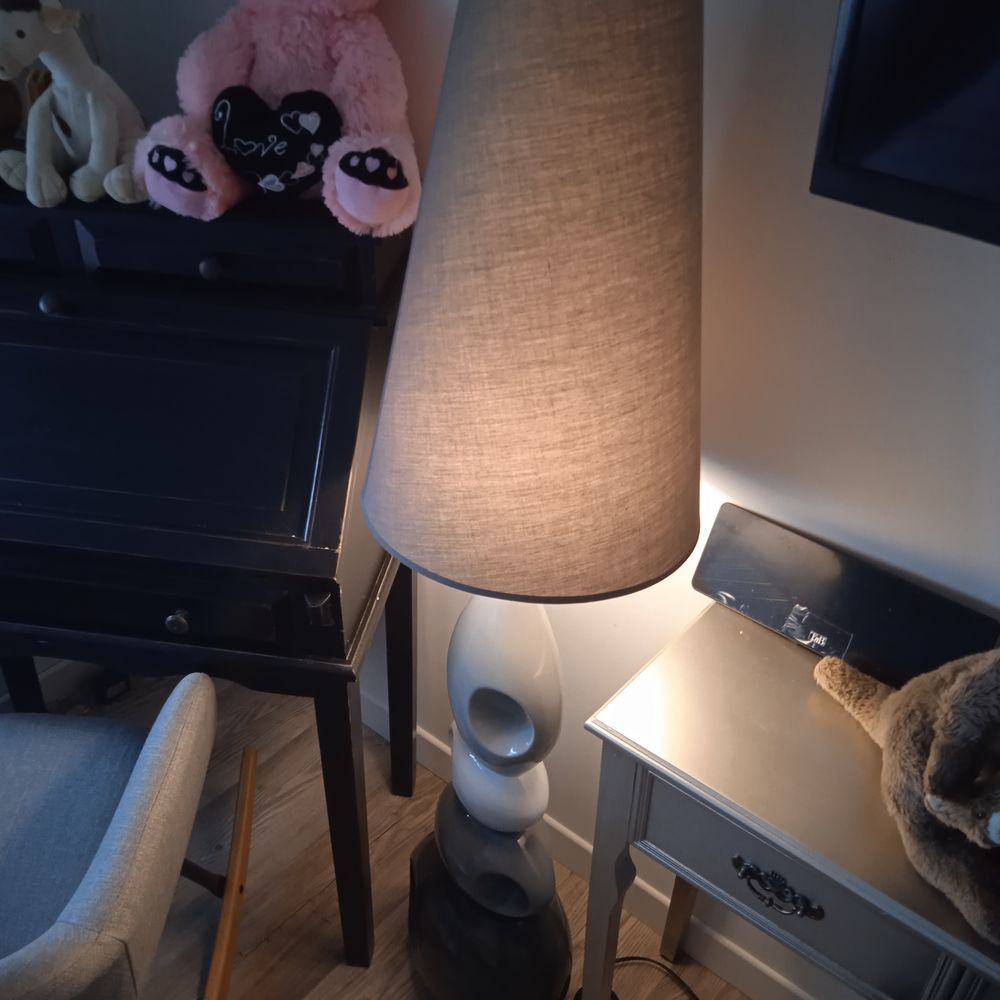 Lampe galet &agrave; poser hauteur 160 grise et blanche Décoration