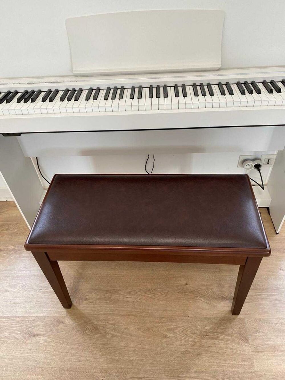 piano plus support et p&eacute;dalier Instruments de musique