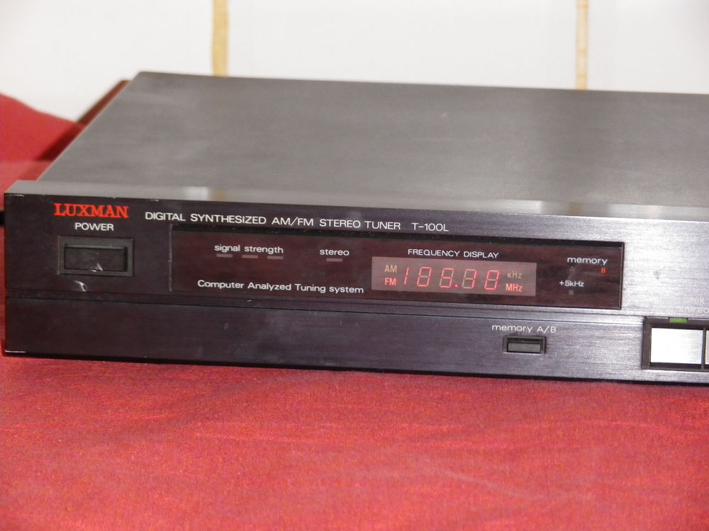 Tuner Luxman T - 100 L Digital Synthesized AM / FM St&eacute;r&eacute;o Audio et hifi