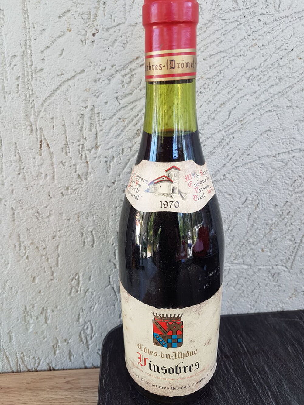 bouteilles de vin sobre de l ann&eacute;e 1970 Cuisine