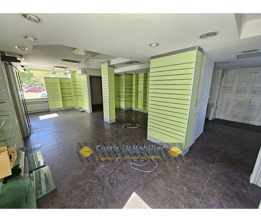   Local professionnel - 115.59m ² Firminy