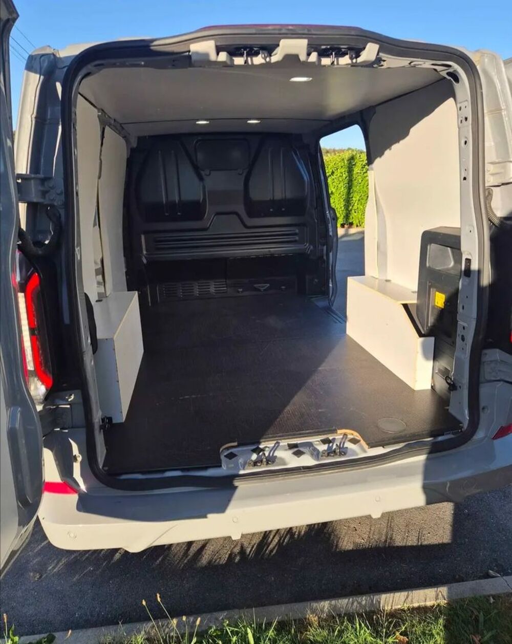 Transit Custom TRANSIT CUSTOM FOURGON 320 L1H1 2.5 DURATEC 232 CH PHEV CVT LIMITED 2026 occasion 11000 Berriac