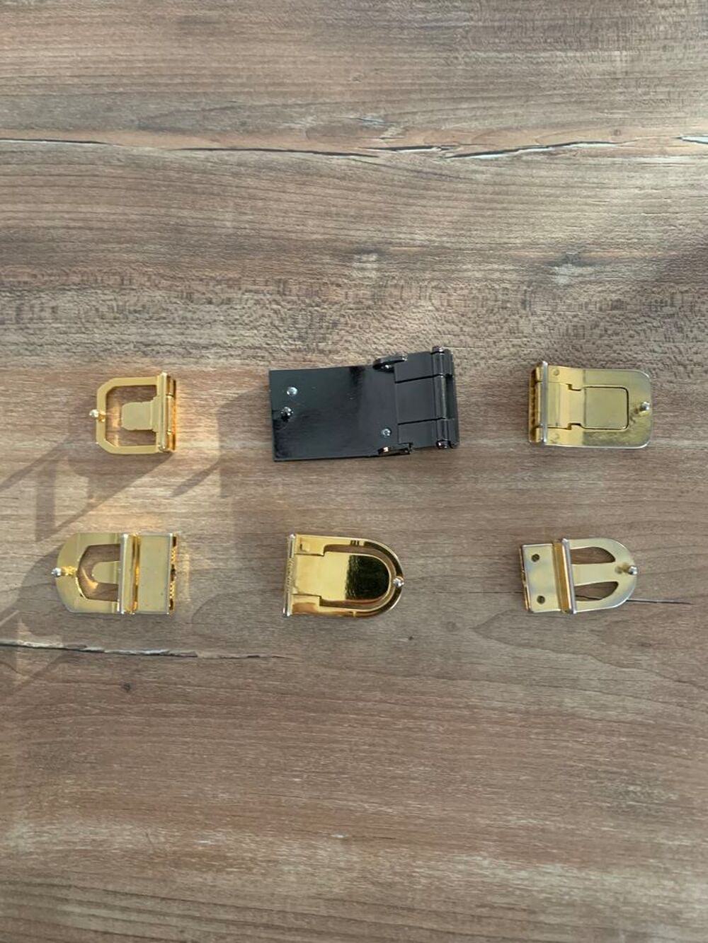 Lot de 6 boucles de ceinture dont une Lancel Maroquinerie