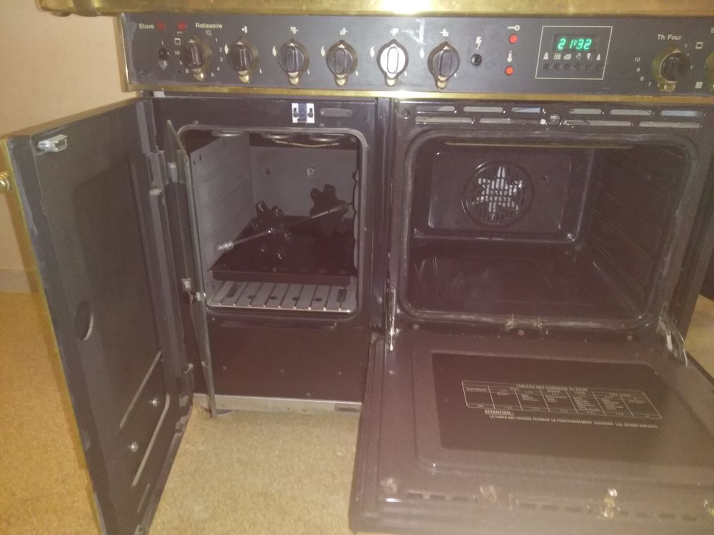 Cuisini&egrave;re Godin avec sa hotte Electroménager