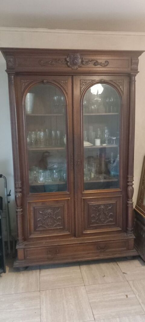 Vitrine armoire en bois massif sculpté 300 Chatou (78)