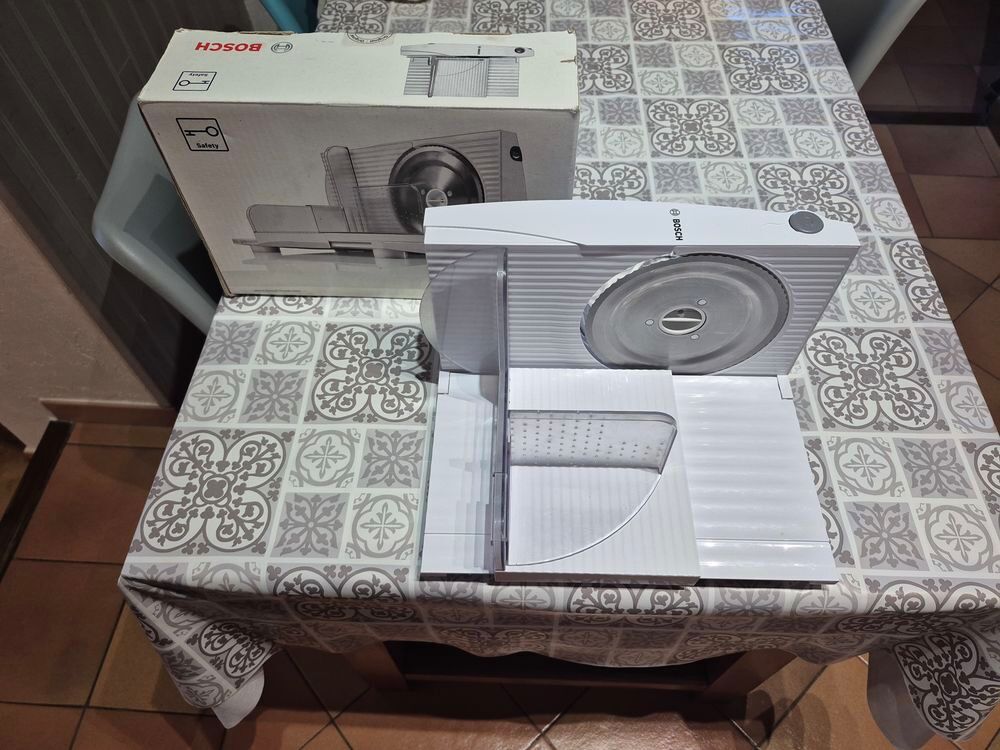 Trancheuse Bosch pliable Electroménager