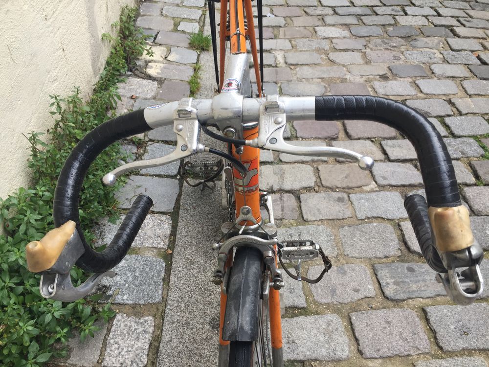 v&eacute;lo de course de collection V&eacute;loSolex 1972 orange Vélos