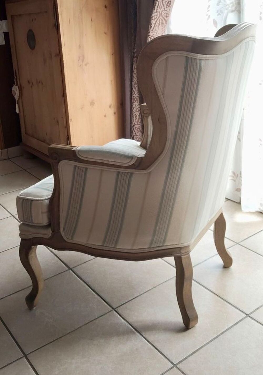 Fauteuil Berg&egrave;re &agrave; oreilles style Louis XV Meubles