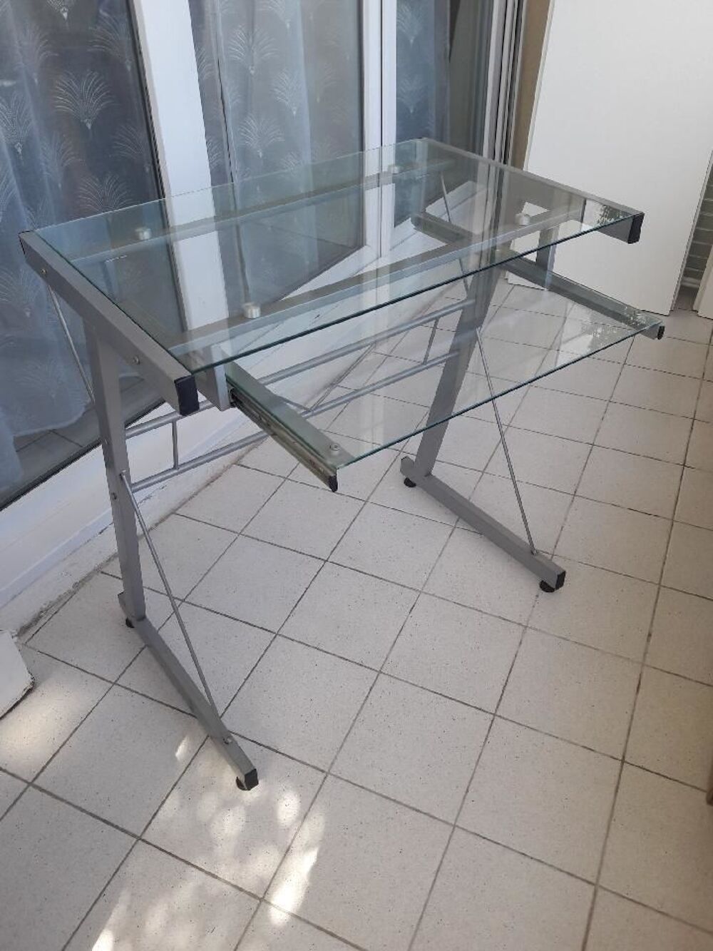 Bureau informatique en verre avec roulettes Meubles