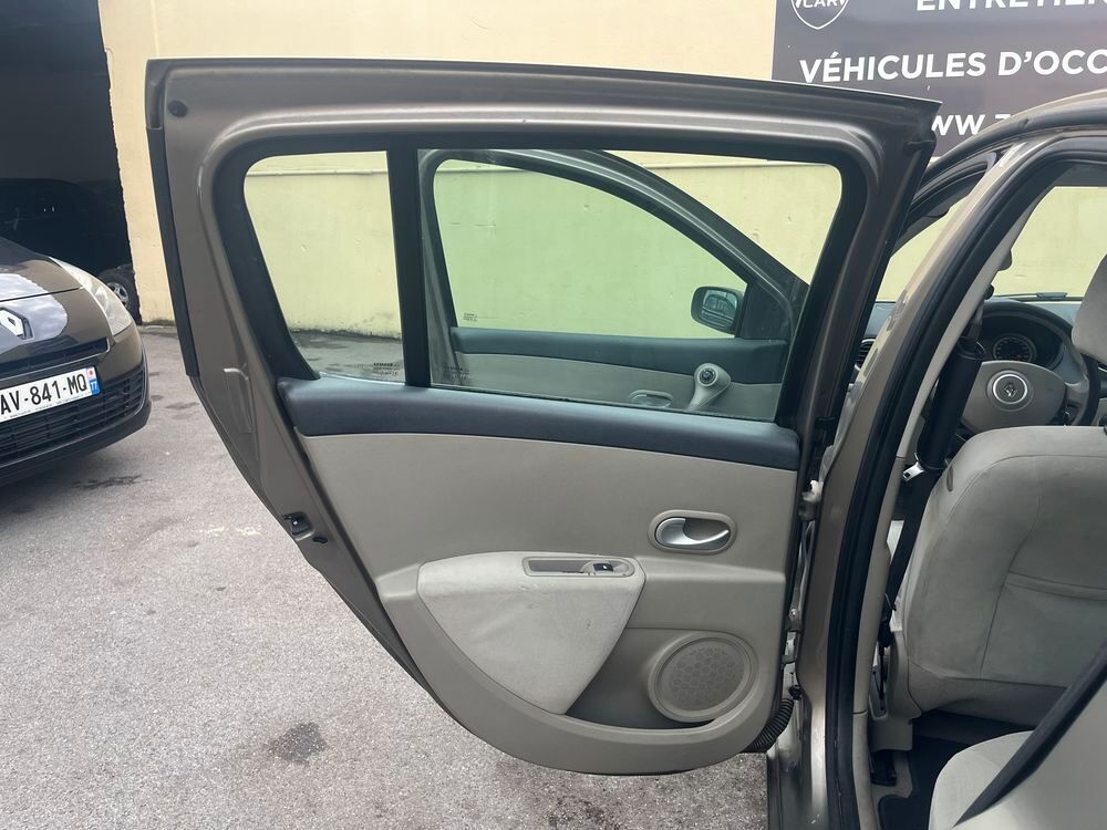 Clio III Clio 1.5 dCi 85 eco2 Privil&egrave;ge 2008 occasion 77170 Brie-Comte-Robert