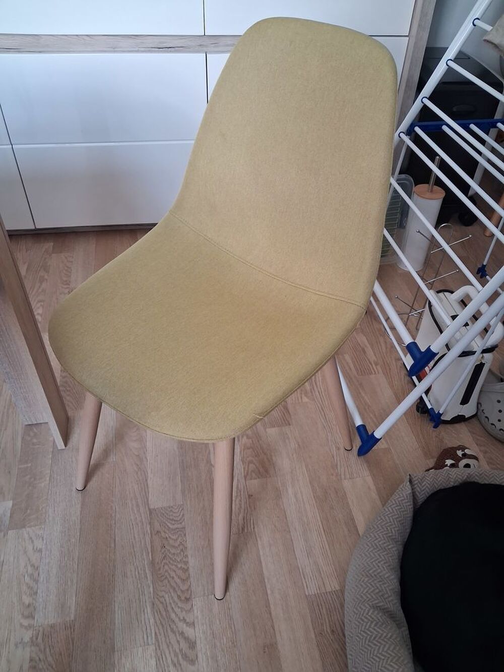Table +4 chaises Meubles