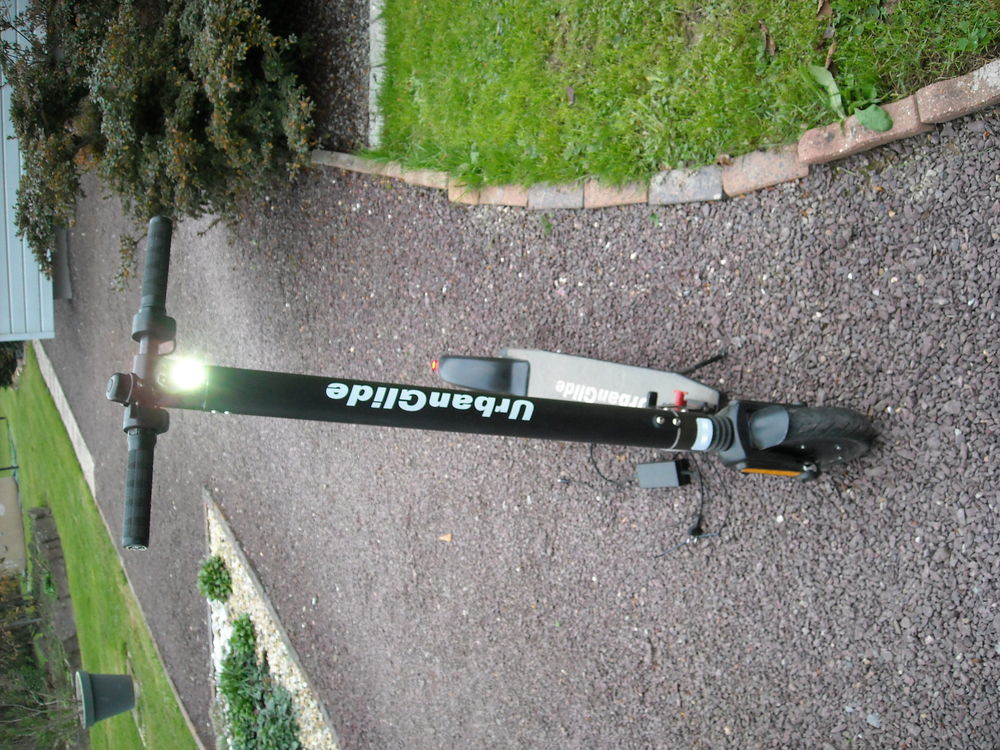 TROTINETTE ELECTRIQUE Jeux / jouets