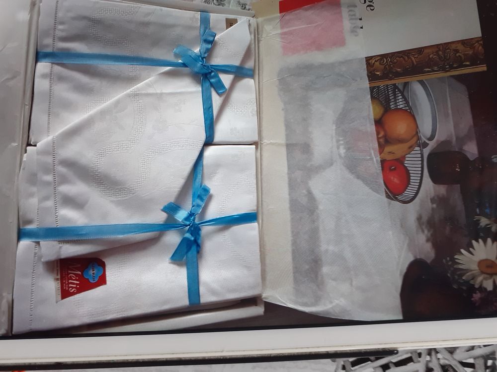 Nappe plus 12 serviettes en damass&eacute; Décoration