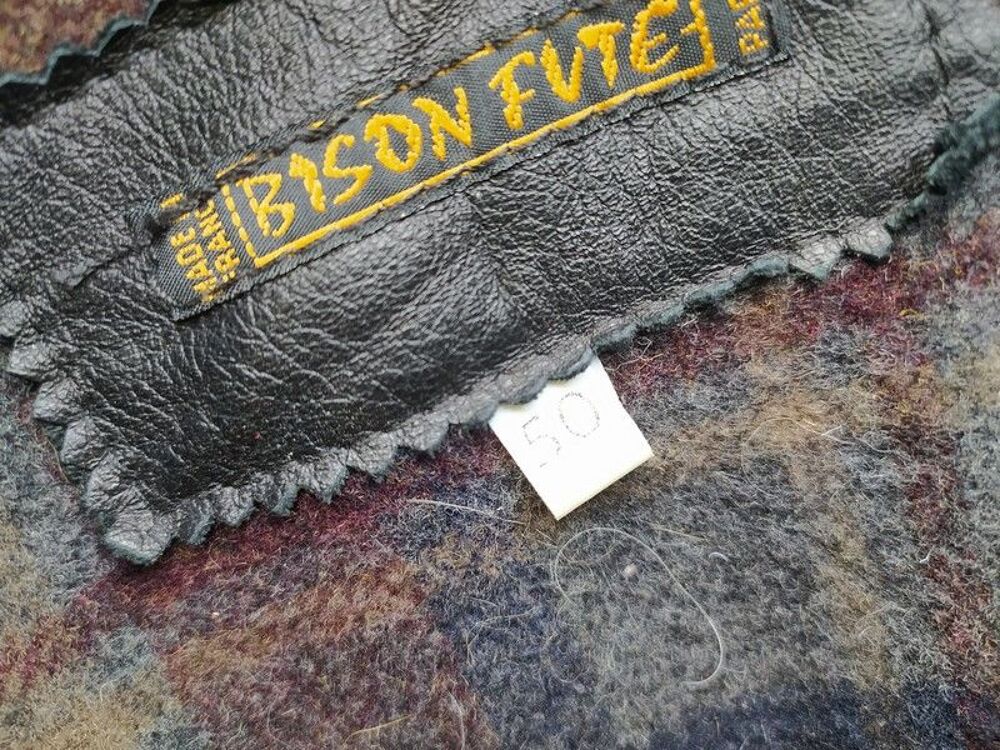 Blouson Cuir Noir Vintage Bison Fut&eacute; T50
Vêtements