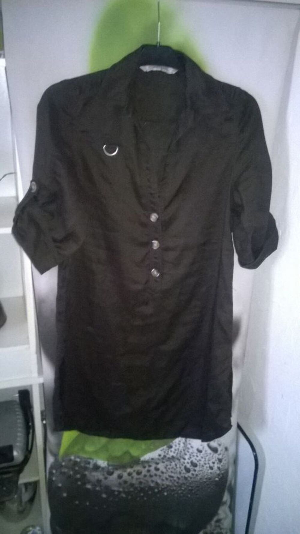 Robe Marque Zara
Style saharienne en Ramie
Vêtements