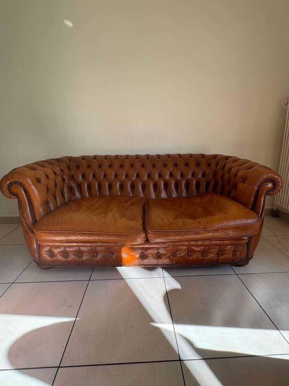 canap&eacute; et fauteuils Chesterfield Meubles