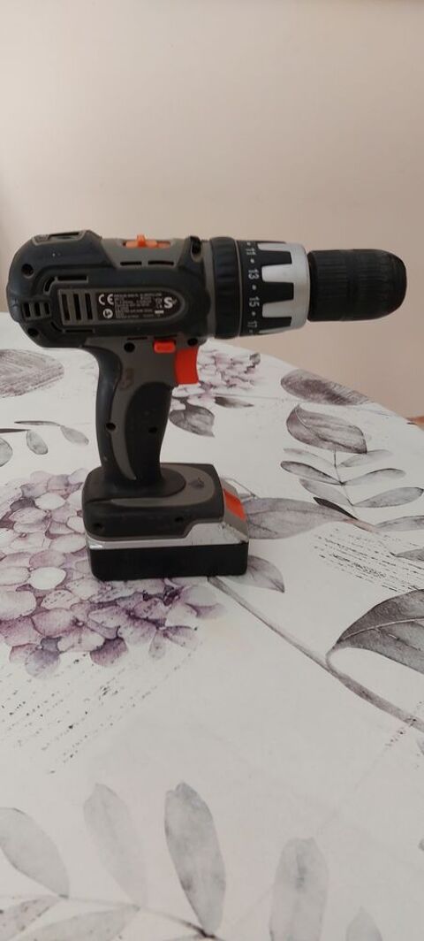 Perceuse + 2 batteries + chargeur 30 Châtellerault (86)