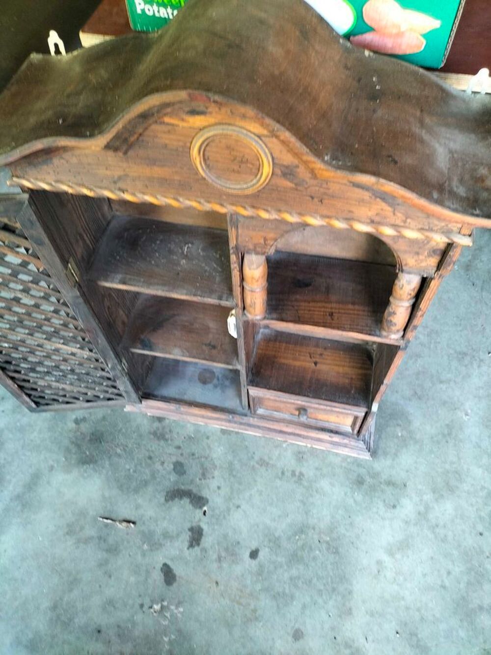 Ancienne armoire suspendue Décoration