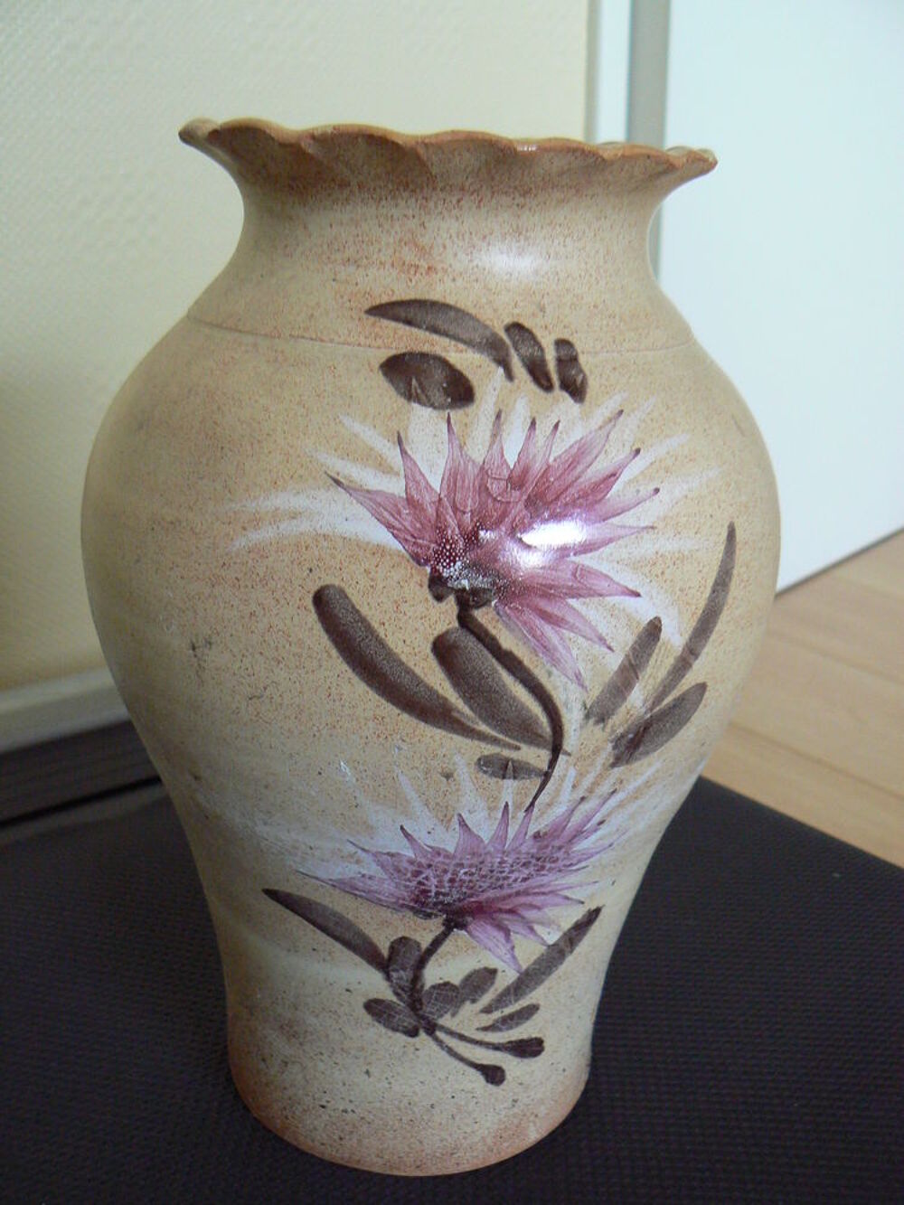 VASE ANCIEN AVEC MOTIF
Décoration