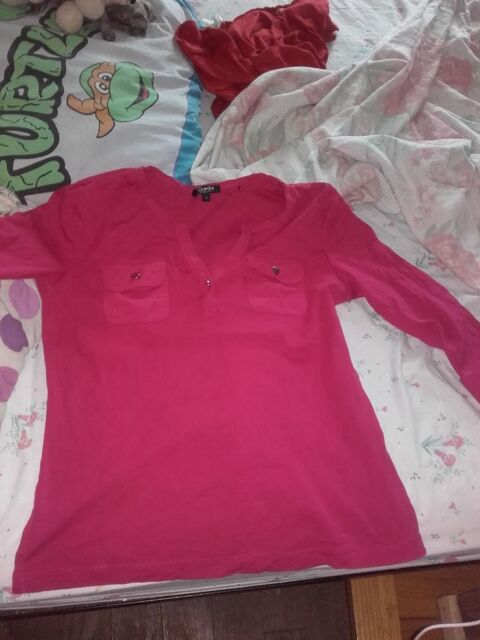Shirt short manche mi longue 10€ de couleurs fuschias 15 Accolay (89)