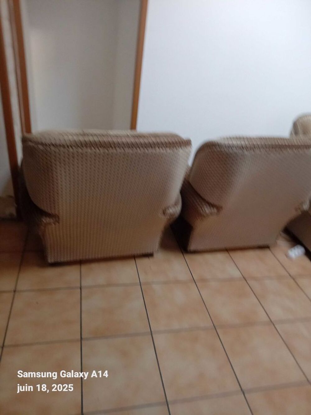 deux fauteuil en bon &eacute;tat paiement en main propre pas de frais de livraison Meubles