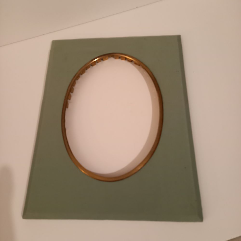 Encadrement, Plaque pour m&eacute;daillon avec son cercle en laiton 