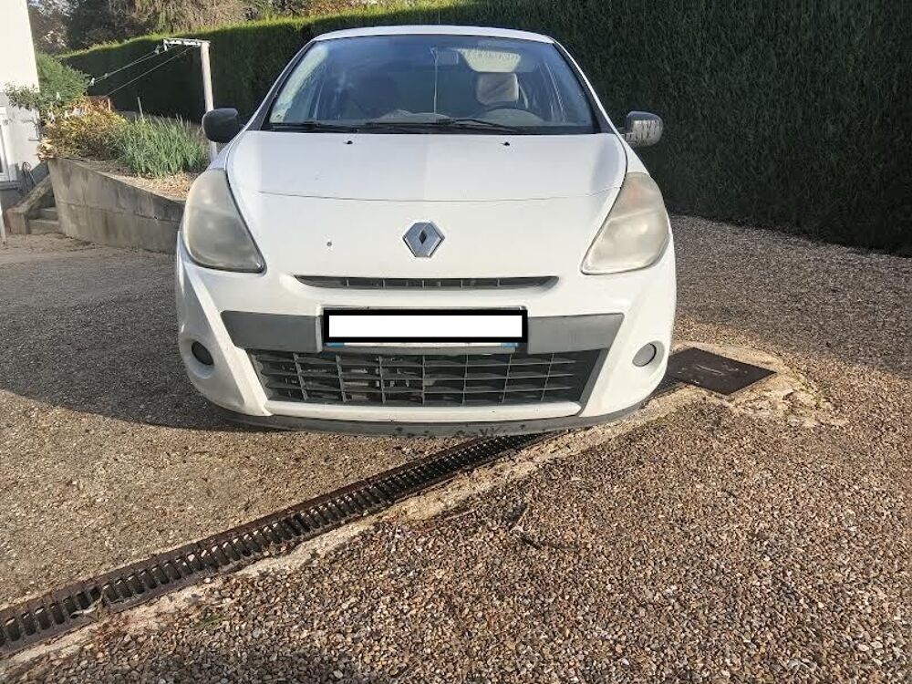 Clio III CLIO III SOCIETE DCI 70 115 G ECO2 GENERIQUE 2010 occasion 76150 Saint-Jean-du-Cardonnay