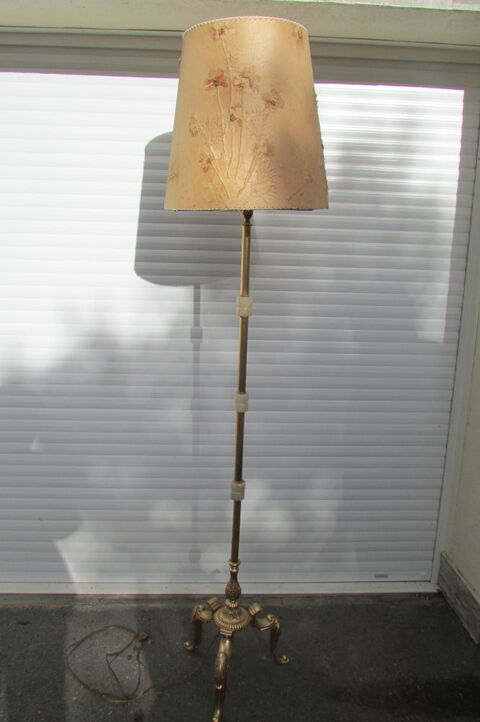 Lampadaire vintage en bronze , laiton et onyx, tr�pied 160 Castres (81)