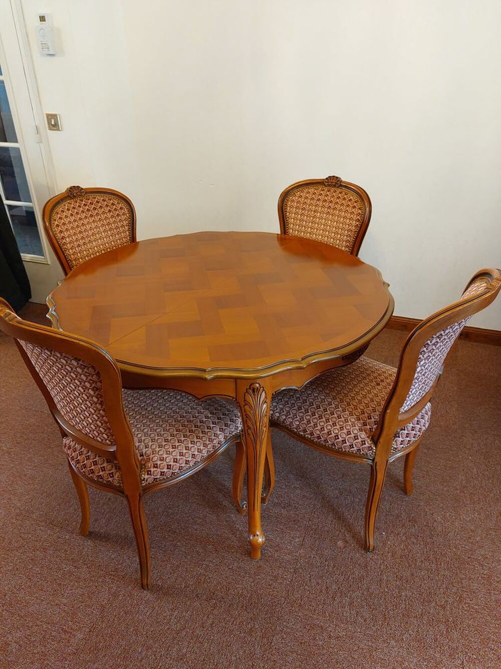 TABLE RONDE Meubles
