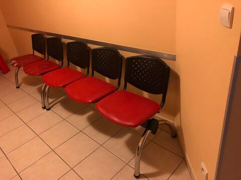 SIEGES  POUR SALLE D'ATTENTE 130 La Limouzinière (44)