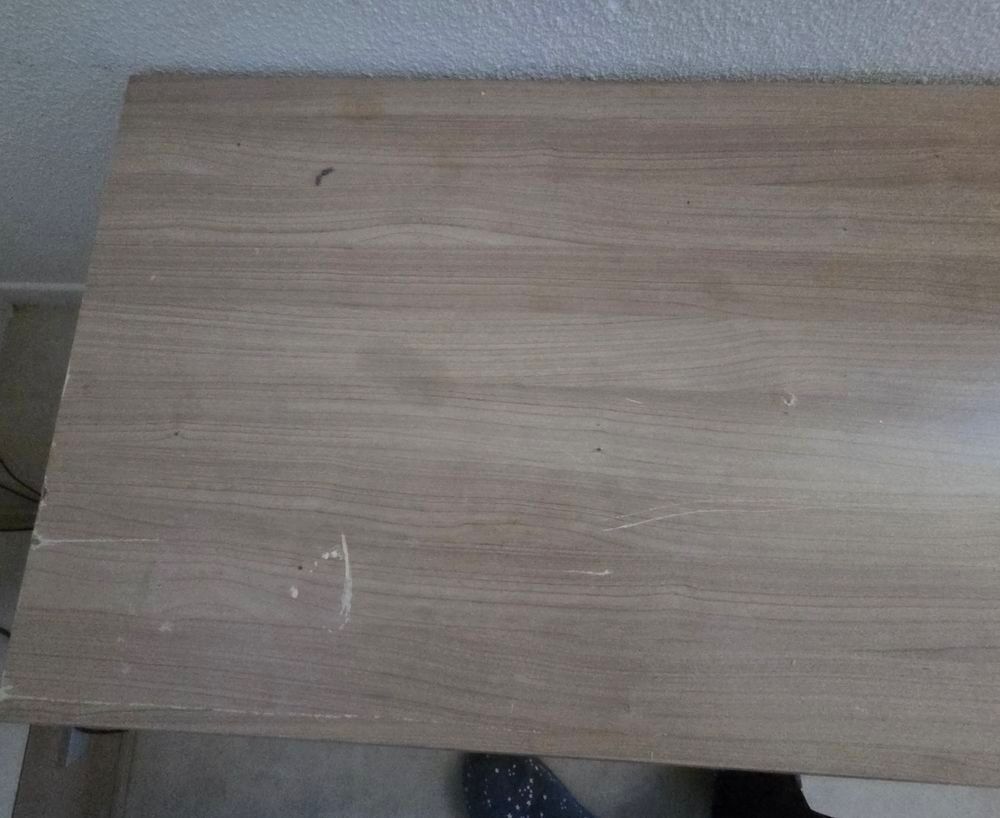 Meuble de tv en be mais quelques griffes Meubles