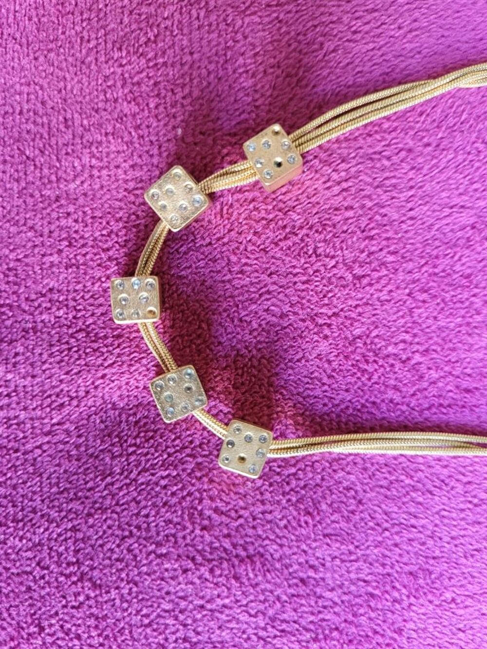 Collier fantaisie avec d&egrave;s, dor&eacute; Bijoux et montres