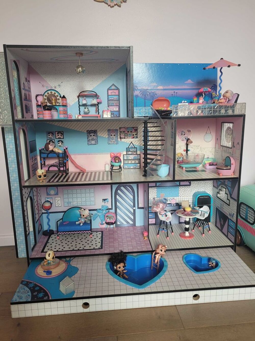 Grande maison Poup&eacute;e LOL+ 14 figurines Jeux / jouets