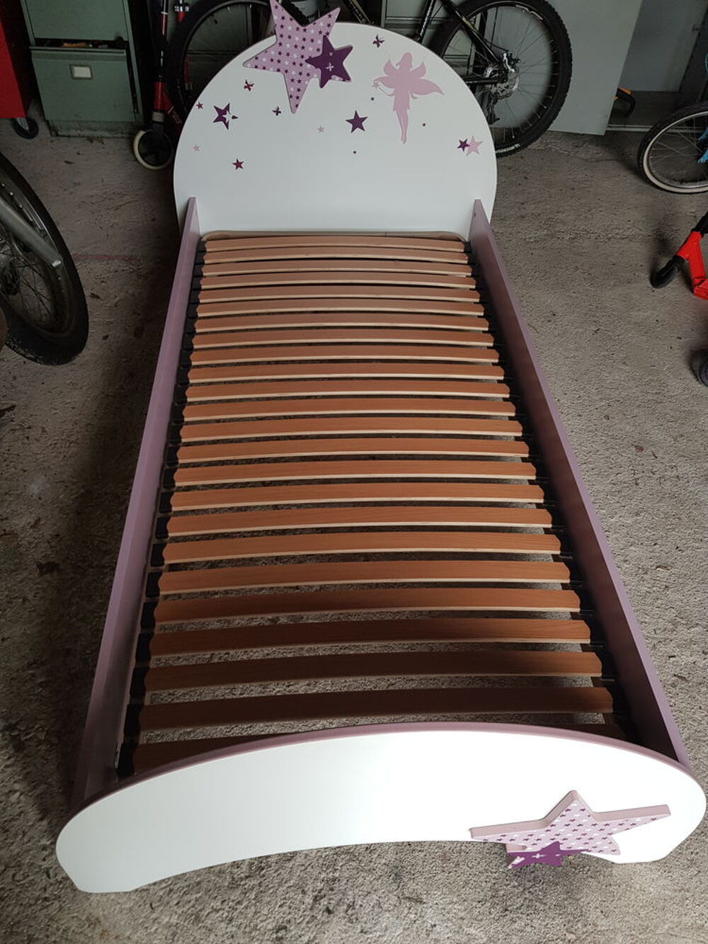 lit + sommier +matelas +chevet. 140/90 Meubles